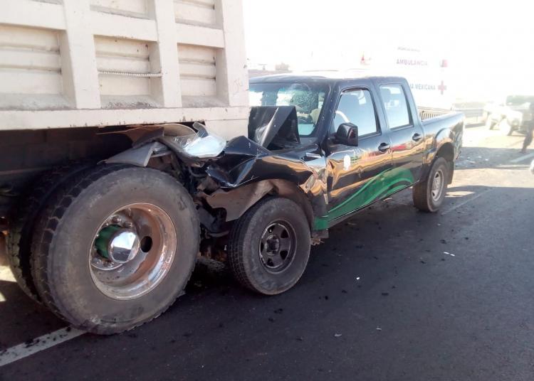 Aparatoso accidente vehicular; camioneta del estado involucrada