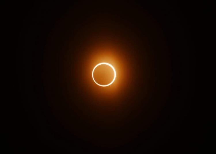 Inusual eclipse “anillo de fuego” en Asia