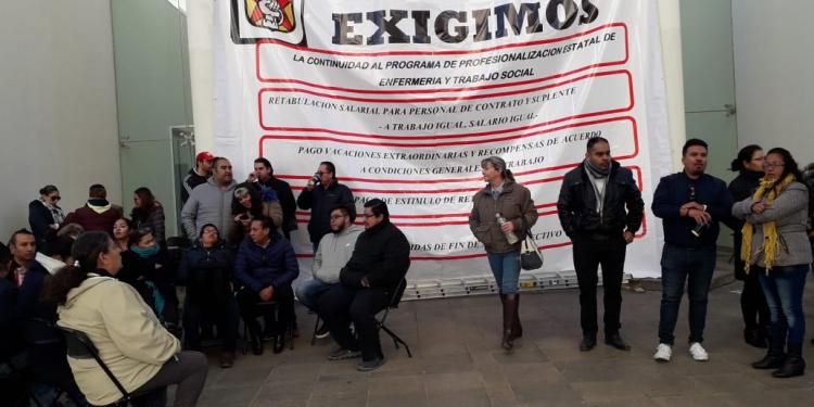 Toman las instalaciones de la Secretaría de Salud; exigen el pago de prestaciones