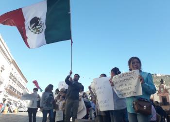 Se manifiestan en contra del presidente López Obrador