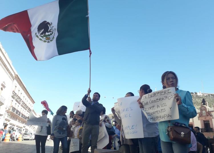 Se manifiestan en contra del presidente López Obrador