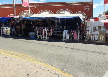Tianguis navideño luce vacío