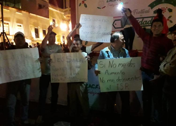 Protesta SITEZ previo a la inauguración de festival navideño