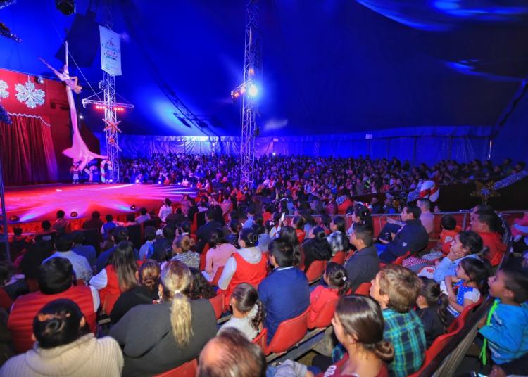 Inician funciones gratuitas del Circo Atayde por festival navideño