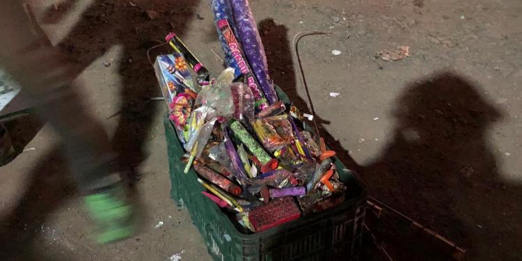 Se incendia puesto de cohetes de temporada: FOTOS