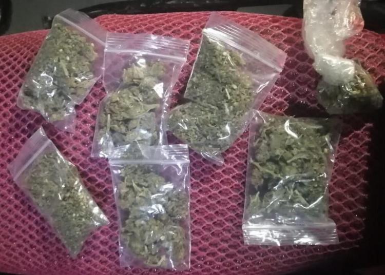 Aseguran dosis de marihuana: un detenido