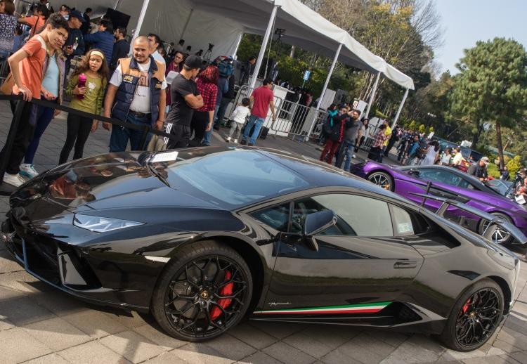 Megasubasta de autos y joyas recauda casi 80 mdp