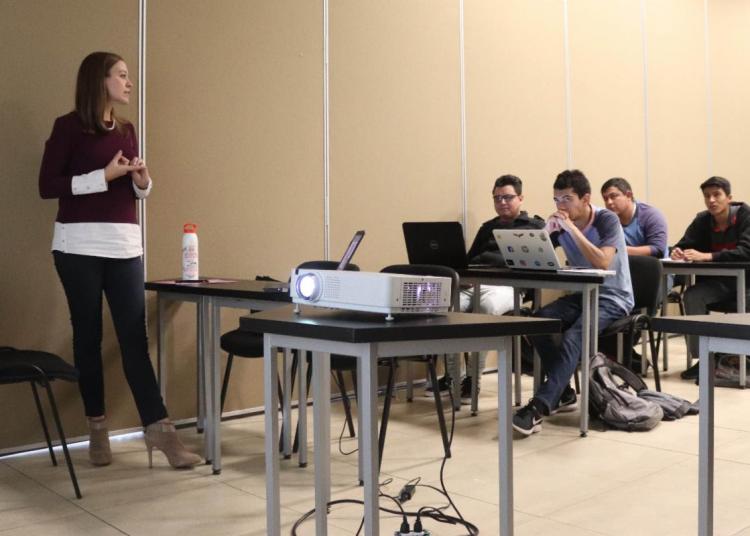 Capacitan a zacatecanos aspirantes de becas de posgrado en el extranjero