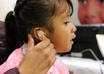 Ofrecen apoyo a personas con sordera y discapacidad auditiva