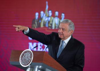 Vamos a resolver la saturación del AICM: López Obrador