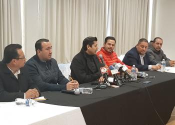 Negocian deuda alcaldes con IMSS