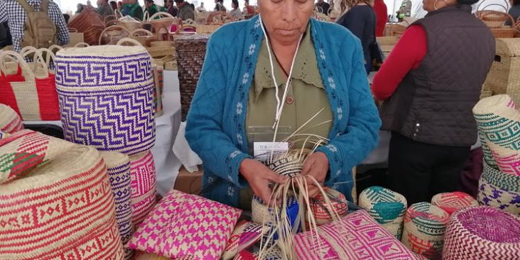 Adiós bolsas de plástico; la cestería de fibras naturales es una alternativa