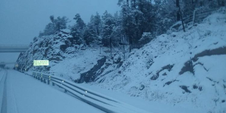 Reabren circulación en carretera de Durango-Mazatlán tras caída de nieve; FOTOS
