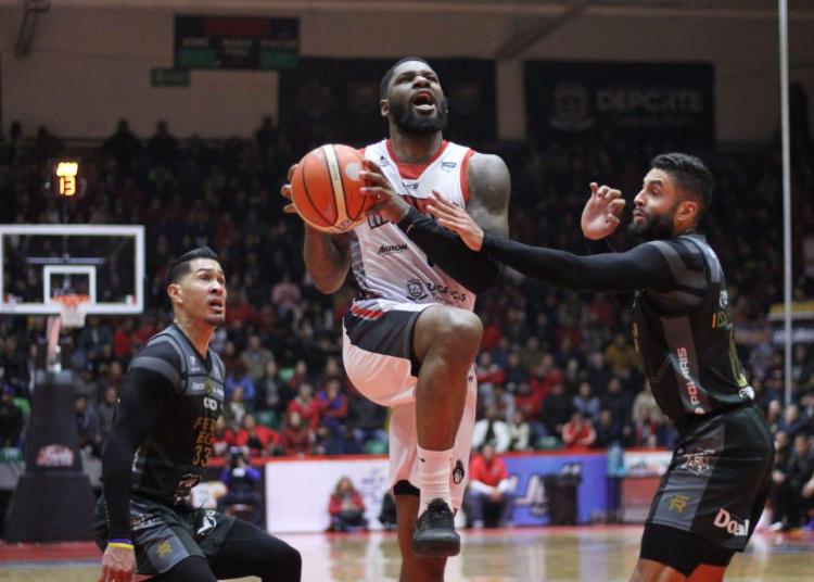 Mineros pega dos veces en la final del este