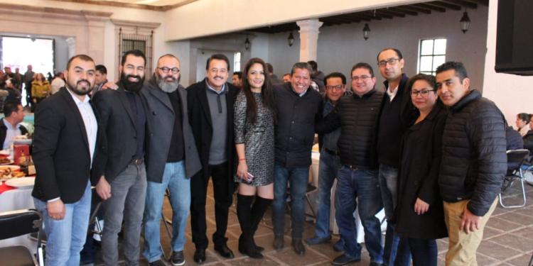 Reúne Alfredo Femat a familia política y amigos por su cumpleaños