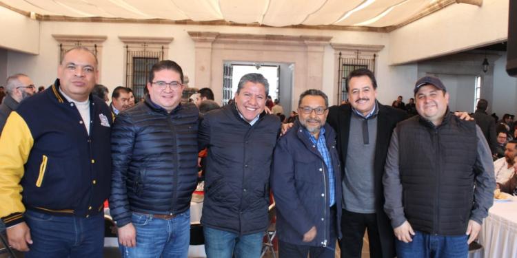 Reúne Alfredo Femat a familia política y amigos por su cumpleaños