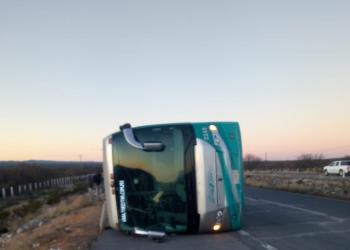 Volcadura de autobús deja siete lesionados en Zacatecas