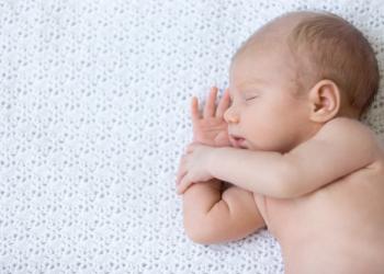 Sacudir a un bebé puede dañarle cerebro y ojos