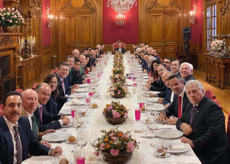 AMLO y gobernadores analizan operación del Insabi