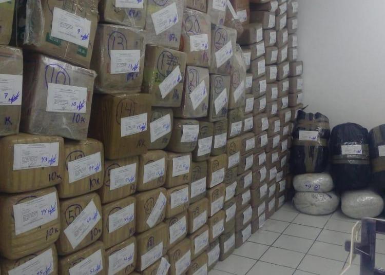 Aseguran cerca de dos toneladas de marihuana