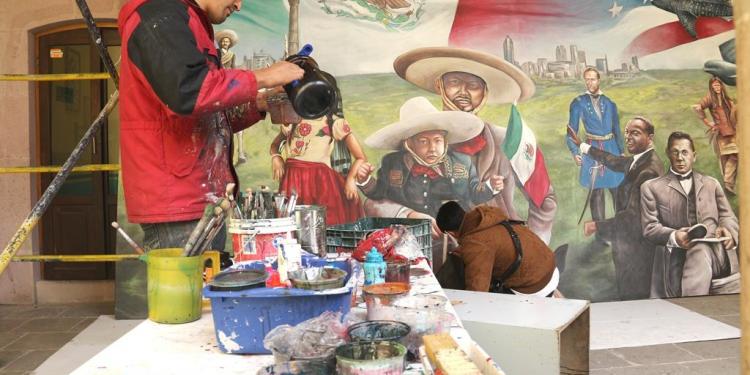 Artistas zacatecanos plasman alegoría México-estadounidense en mural