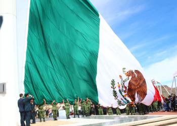 Celebran Día de la Bandera con tradicional desfile