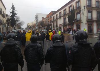 Utilizan fuerza pública en plantón de SITEZ