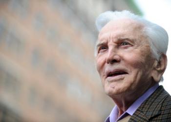 Muere a los 103 años la leyenda del cine, Kirk Douglas