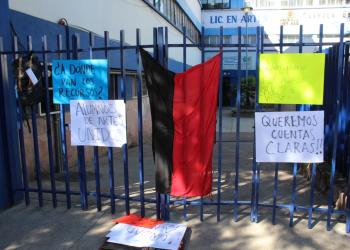 Alumnos toman instalaciones de licenciatura en Artes