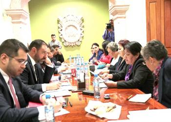 Ofrece Tello a Red Plural de Mujeres agotar instancias en caso de mujer violentada