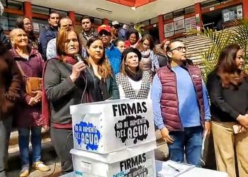 Entregan 5 mil firmas en desacuerdo por aumento a tarifa del agua