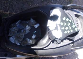 Detienen a menor edad con 8 bolsas de droga