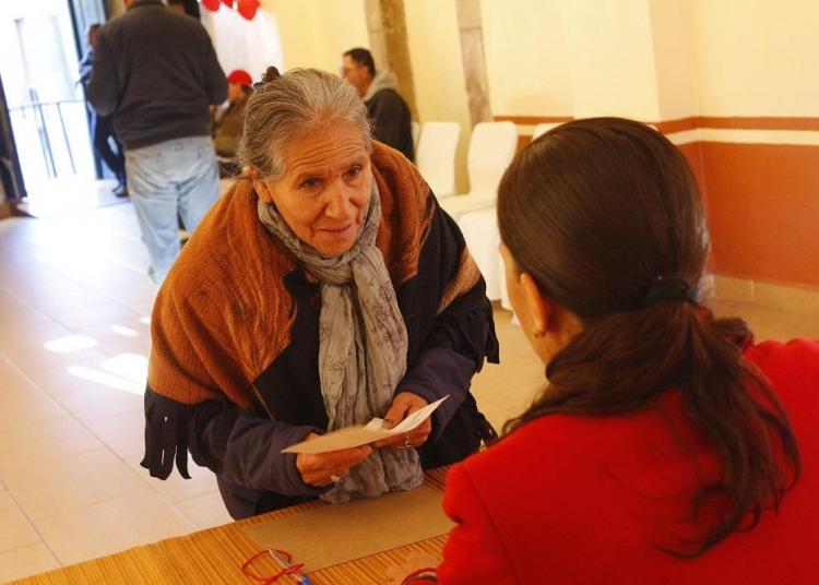 Dan pago a pensionados y jubilados del Issstezac