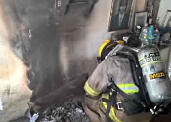 Bomberos sofocan incendio en casa habitación