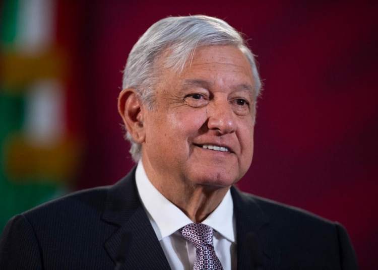 AMLO anuncia congelar sueldos a altos funcionarios y pide a partidos políticos solidarizarse