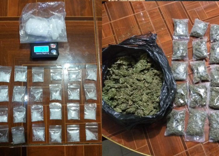 Detienen a dos probables narcomenudistas