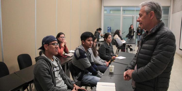 Invita Cozcyt a jóvenes a estudiar en el extranjero