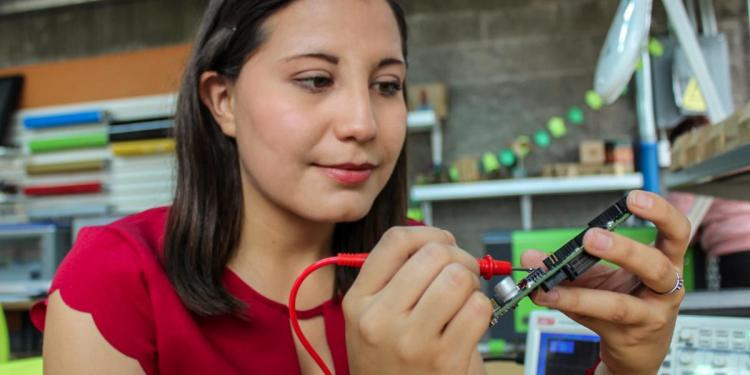 Invita Cozcyt a jóvenes a estudiar en el extranjero