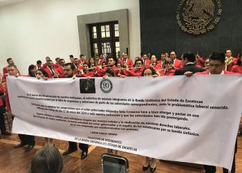 Protesta contra Tello la Banda de Música de Zacatecas durante concierto en Los Pinos