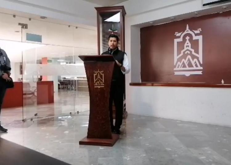 Ulises mandó policías disfrazados de civiles para violentar sesión: Chávez