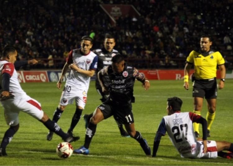 Mineros doma al potro y continua de líder