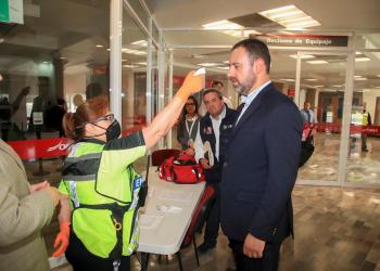 Refuerzan medidas de prevención sanitaria en Aeropuerto y Central de Autobuses