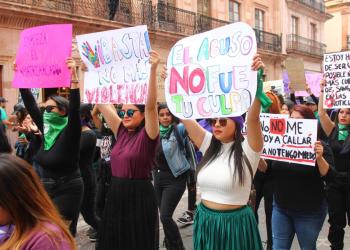 Marchan mujeres contra la violencia feminicida en Zacatecas y México