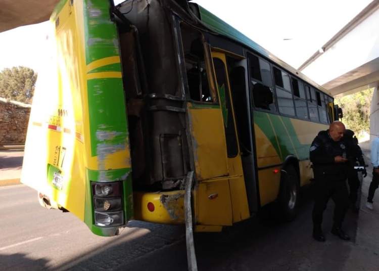 Accidente de autobús deja seis lesionados