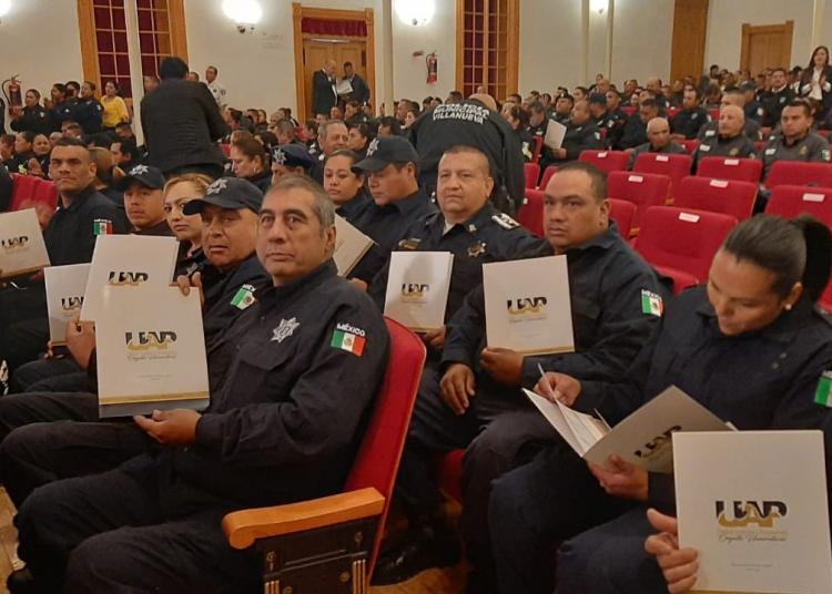 Concluyen 400 policías bachillerato en la UAP