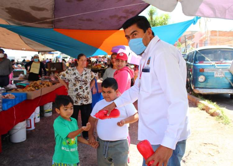 Omiten tianguistas medidas de salud; ya son supervisados