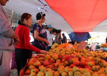 Omiten tianguistas medidas de salud; ya son supervisados