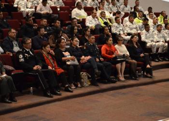 Capacitan a policias para mejorar la atención a mujeres