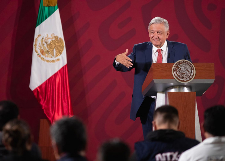 Convocan a médicos de entre 60 y 65 años para reforzar sector salud