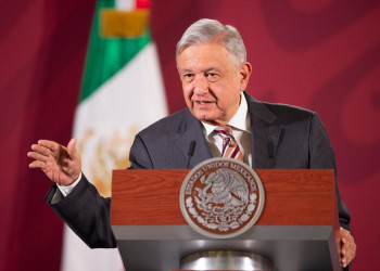López Obrador pide respetar al personal de Salud